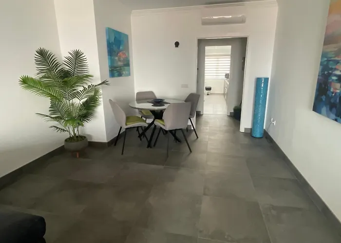 Stunning 2 Bedroom With Full View Of The Sea And Marina , Full Sun Apartamento *