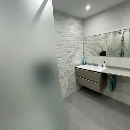 Stunning 2 Bedroom With Full View Of The Sea And Marina , Full Sun 公寓