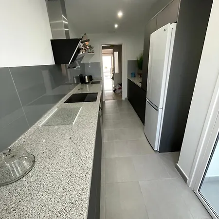 公寓 Stunning 2 Bedroom With Full View Of The Sea And Marina , Full Sun *