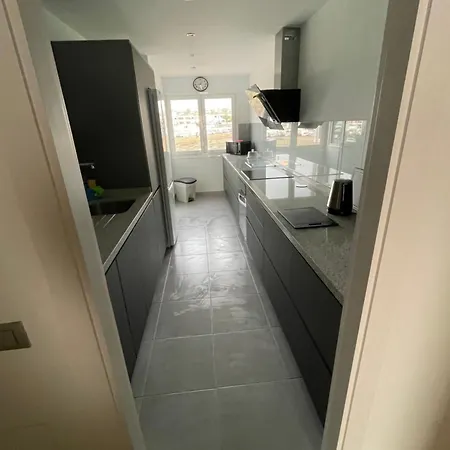 Stunning 2 Bedroom With Full View Of The Sea And Marina , Full Sun