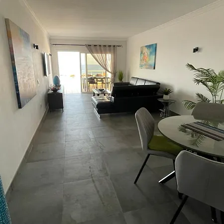 Stunning 2 Bedroom With Full View Of The Sea And Marina , Full Sun * 圣米格尔德阿沃纳