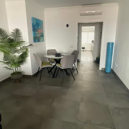 Stunning 2 Bedroom With Full View Of The Sea And Marina , Full Sun 公寓 *