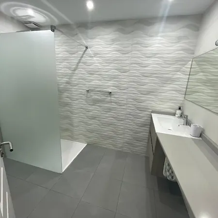 公寓 Stunning 2 Bedroom With Full View Of The Sea And Marina , Full Sun *