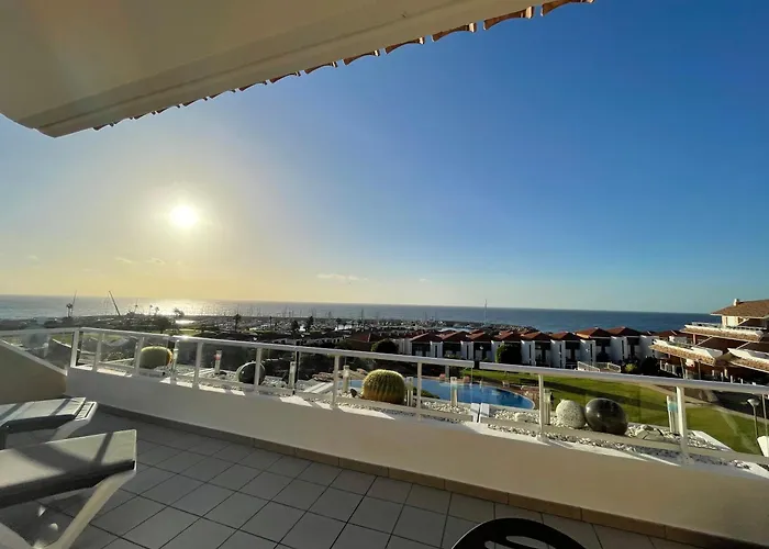 Stunning 2 Bedroom With Full View Of The Sea And Marina , Full Sun Lägenhet