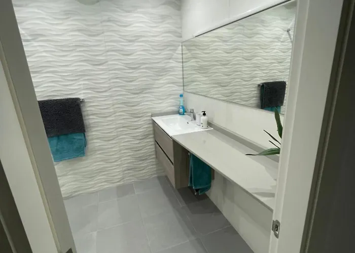 Lägenhet Stunning 2 Bedroom With Full View Of The Sea And Marina , Full Sun