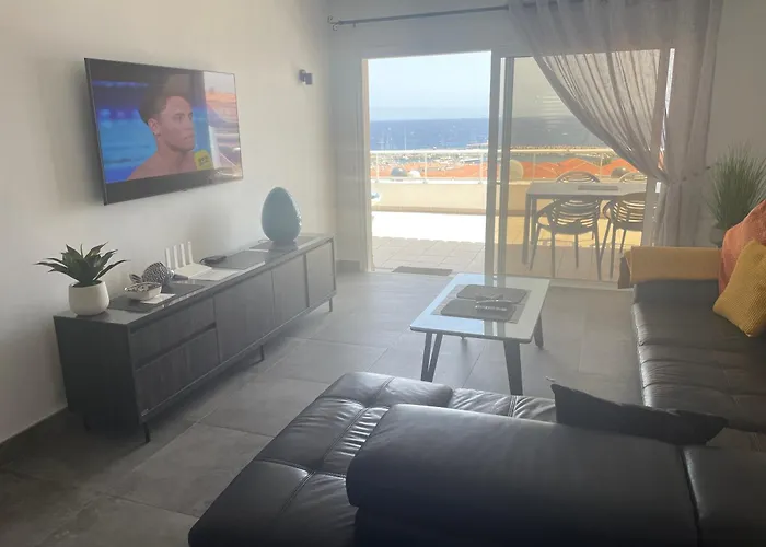 Stunning 2 Bedroom With Full View Of The Sea And Marina , Full Sun
