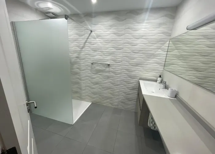 Lägenhet Stunning 2 Bedroom With Full View Of The Sea And Marina , Full Sun *